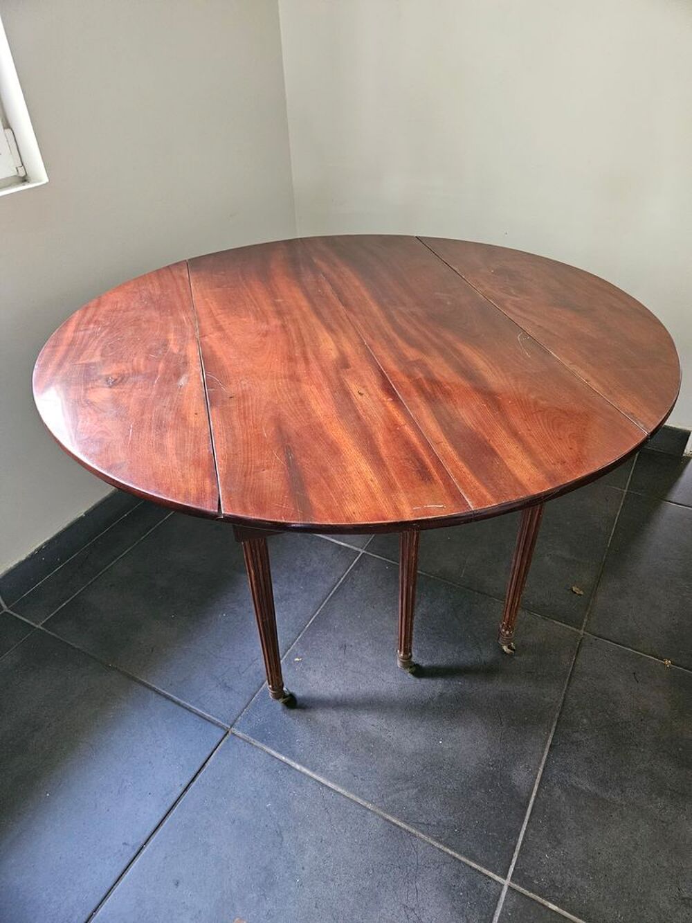 Table acajou vernie 8&nbsp;personnes XIXe avec 2&nbsp;rallonges Meubles