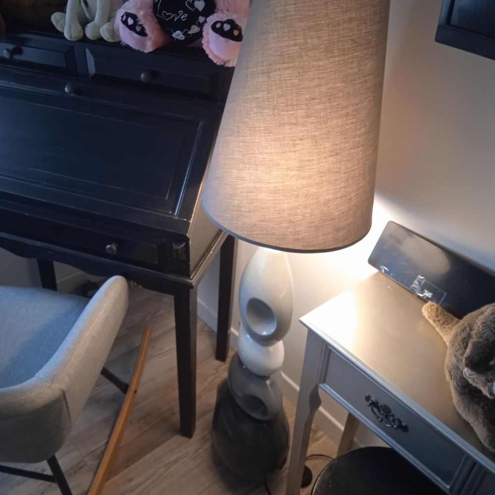 Lampe galet &agrave; poser hauteur 160 grise et blanche Décoration