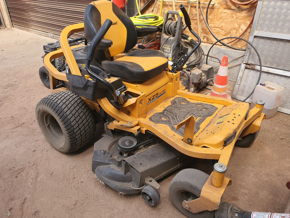   Tondeuse Cub cadet turn O professionnelle  