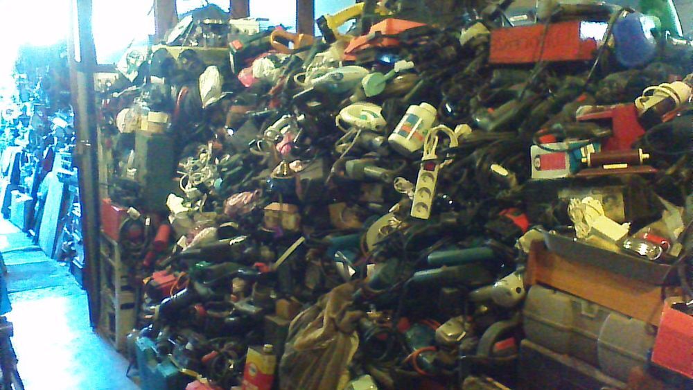 divers outillages &eacute;lectriques : meuleuses, perceuses, .... Bricolage