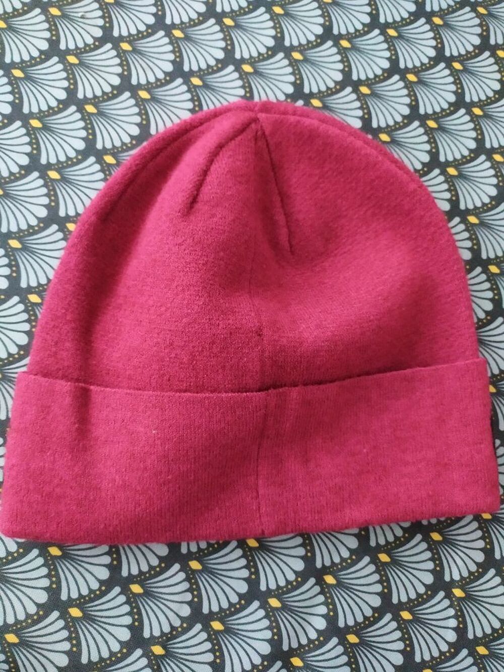 Achetez bonnet guess femme quasi neuf, annonce vente à Strasbourg