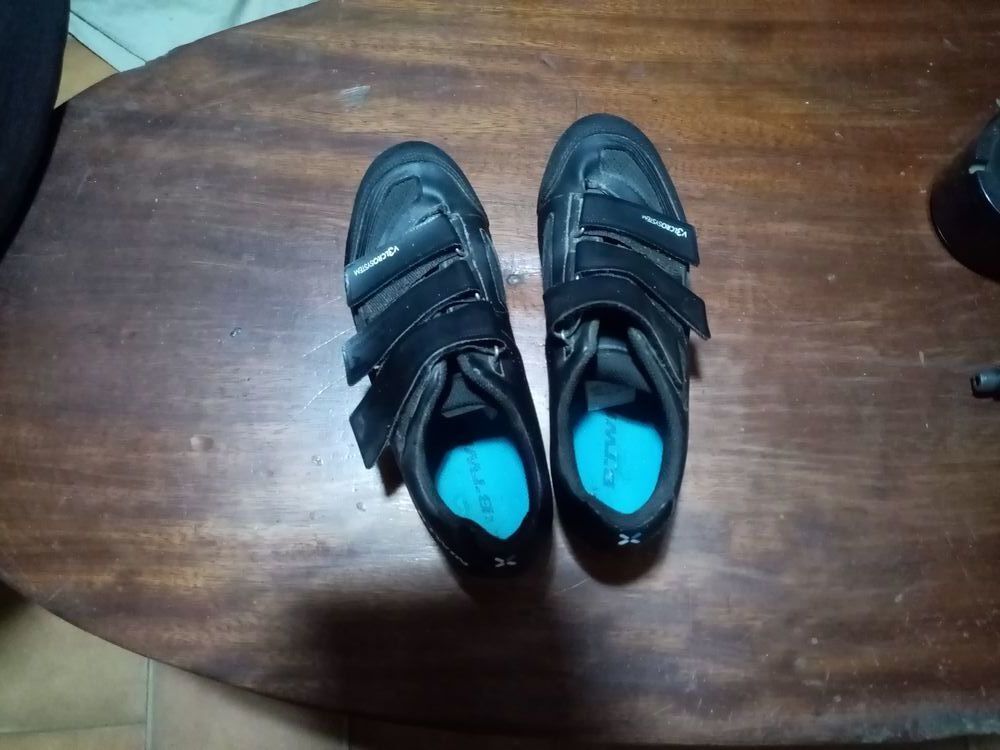 Chaussures de vtt et p&eacute;dales Chaussures