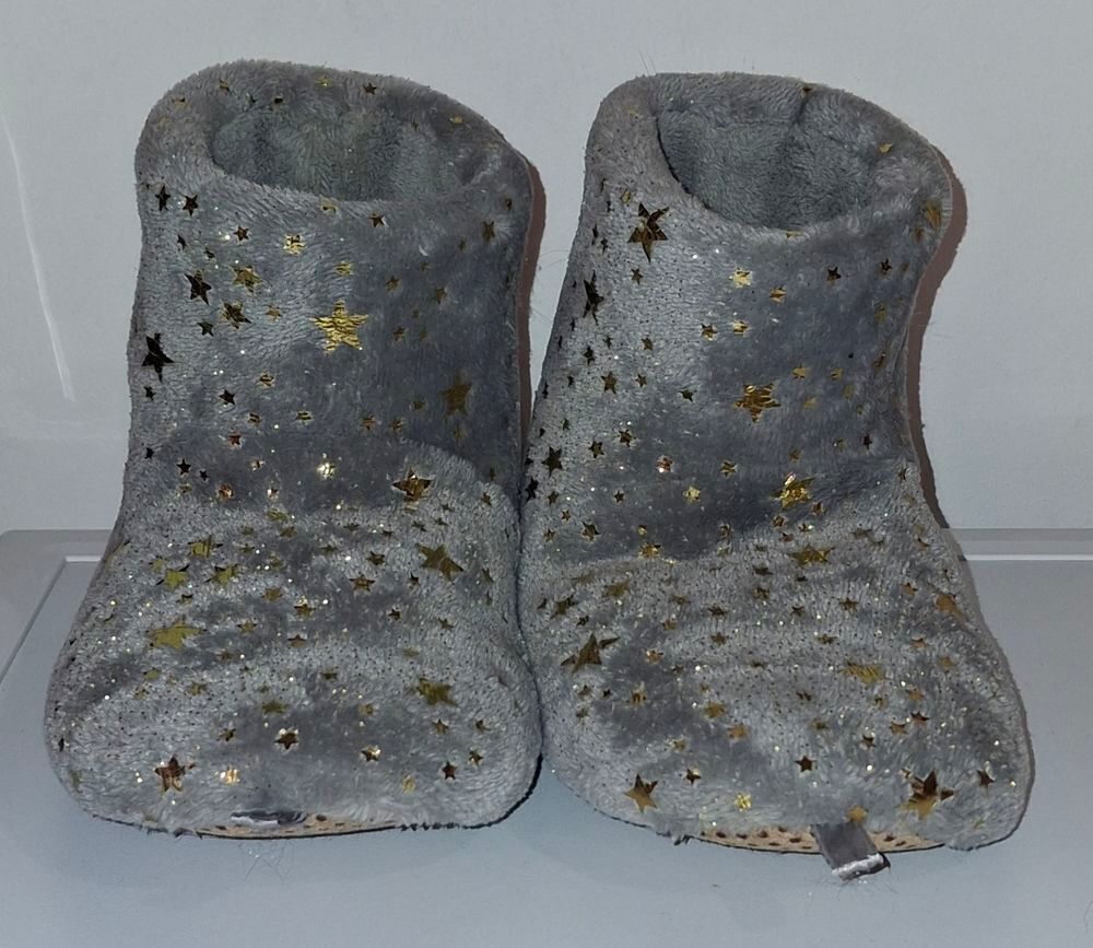 Chaussons velours gris marque Dm taille 29/30 Chaussures
