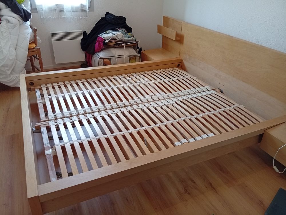 Sommier plus lit Ikea tables de chevet Meubles