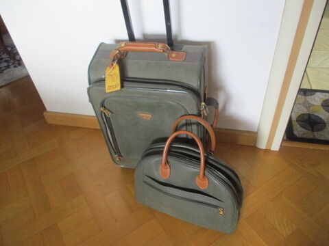 valise + sac  jump 
49cm x 34cm 50 Griesbach-au-Val (68)