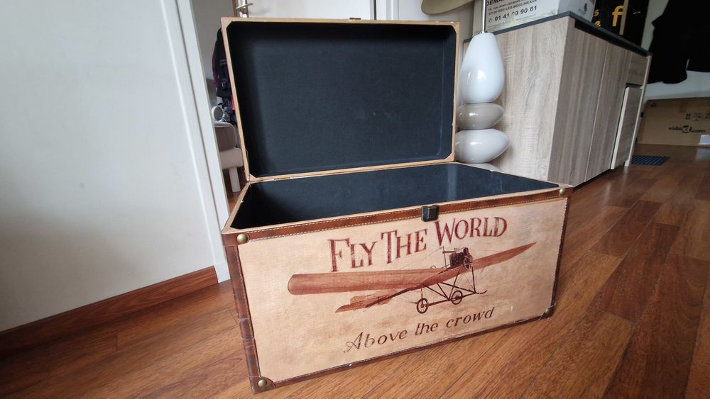 Malle coffre vintage aviation Fly The World ? 69 cm Meubles