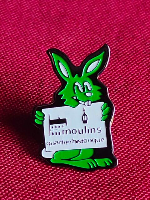 Pin's lapin vert 3 Avermes (03)