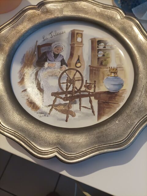 2 Assiette de d�coration 60 Issoire (63)