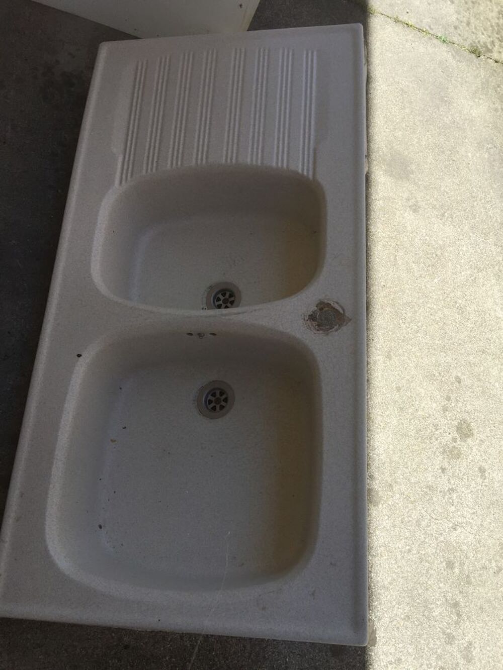 evier en gr&egrave;s 2bac 120x60. Prix 10€ Bricolage