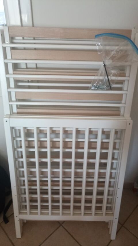 Lit bb en trs bon tat 96 La Crau (83)