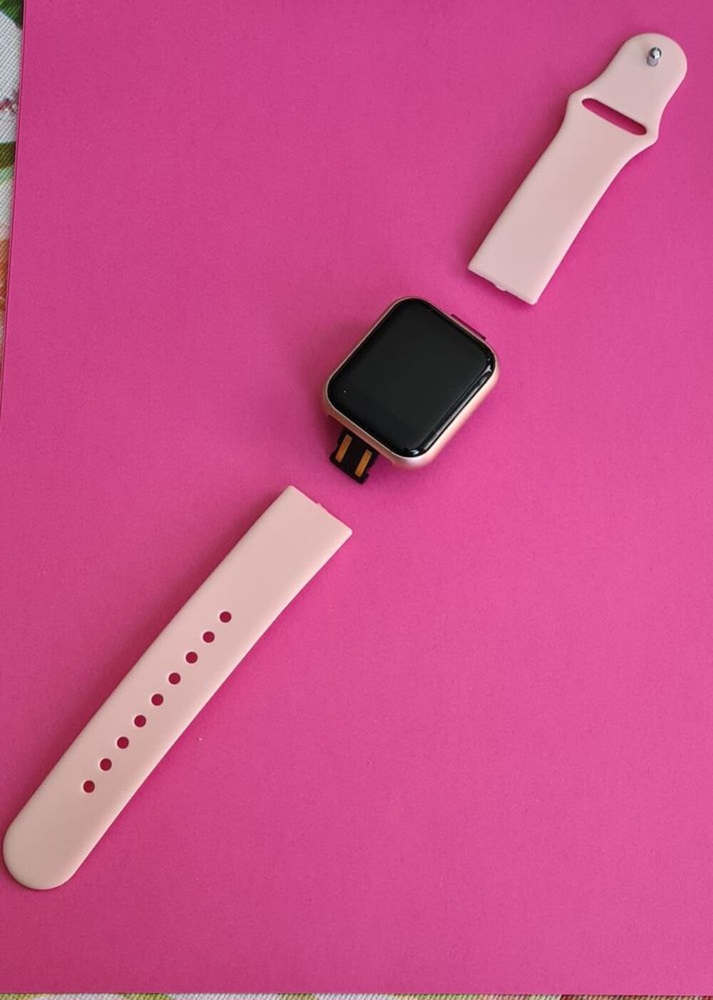 montre connect&eacute;e rose neuve Bijoux et montres