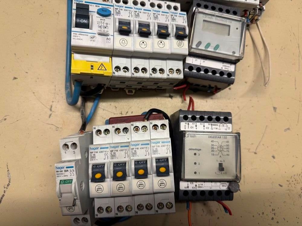 Tableau &eacute;lectrique modulaire Hager mont&eacute; Bricolage