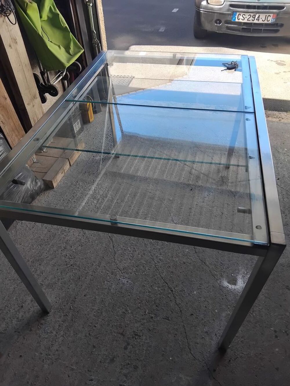 Table de salle &agrave; manger en verre avec rallonges...100 euros. Meubles