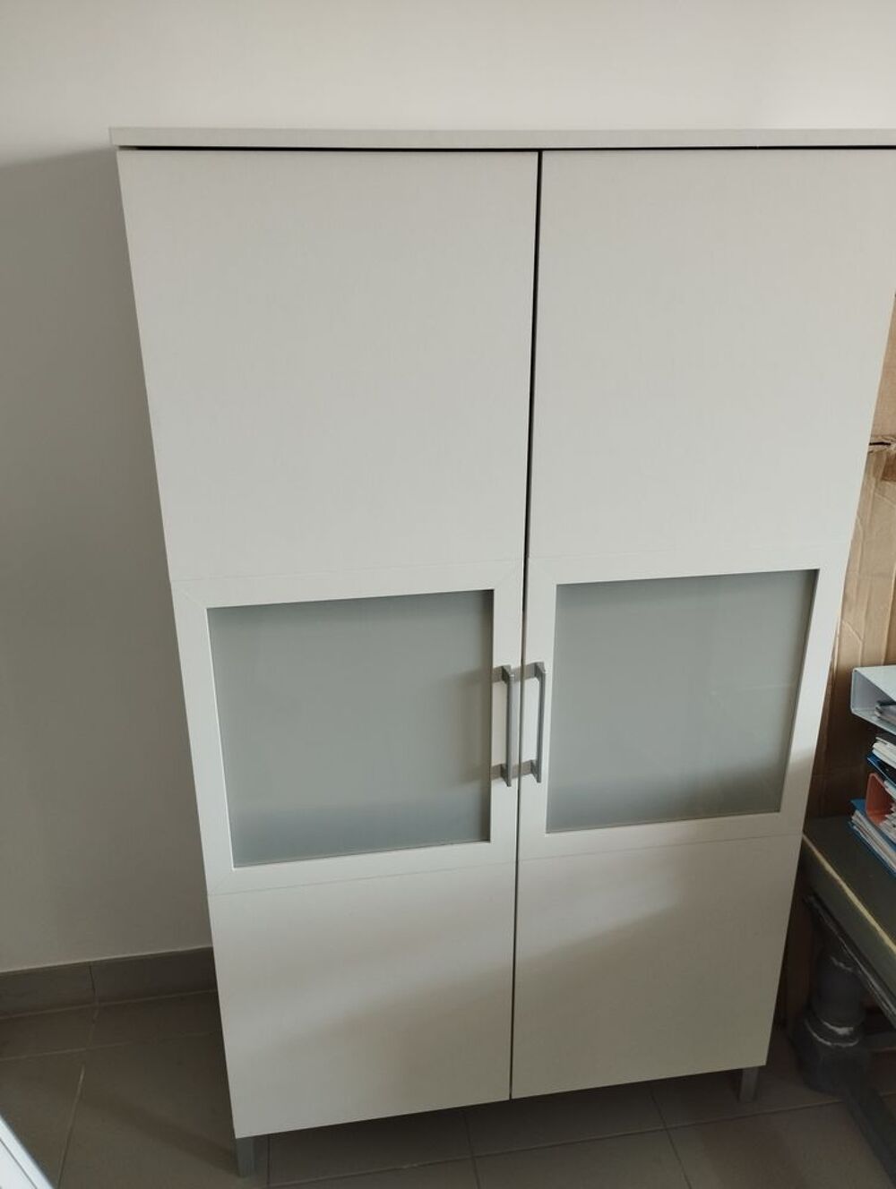 Armoire vitr&eacute;e de rangement blanche Meubles