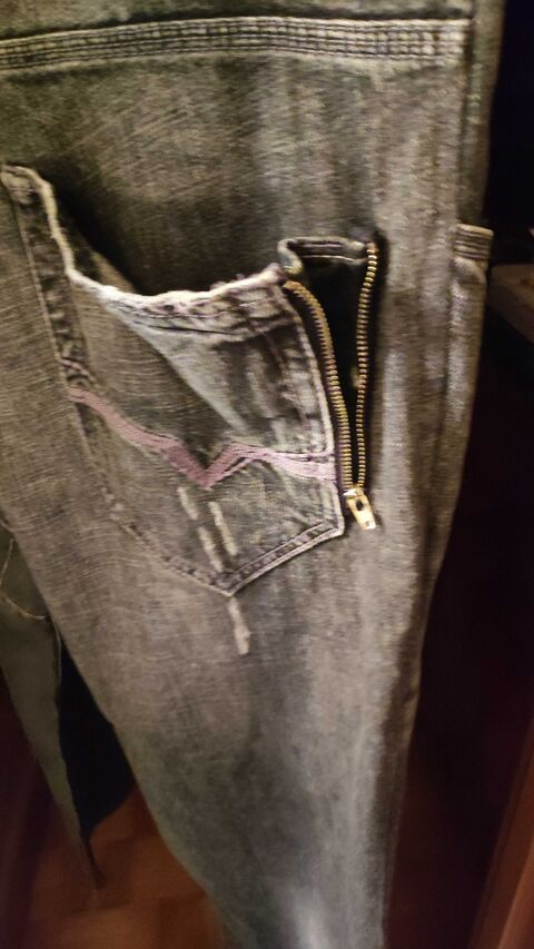 Jean vintage en tr�s bon �tat. GUESS taille 36 US. 80 Verneuil-sur-Seine (78)
