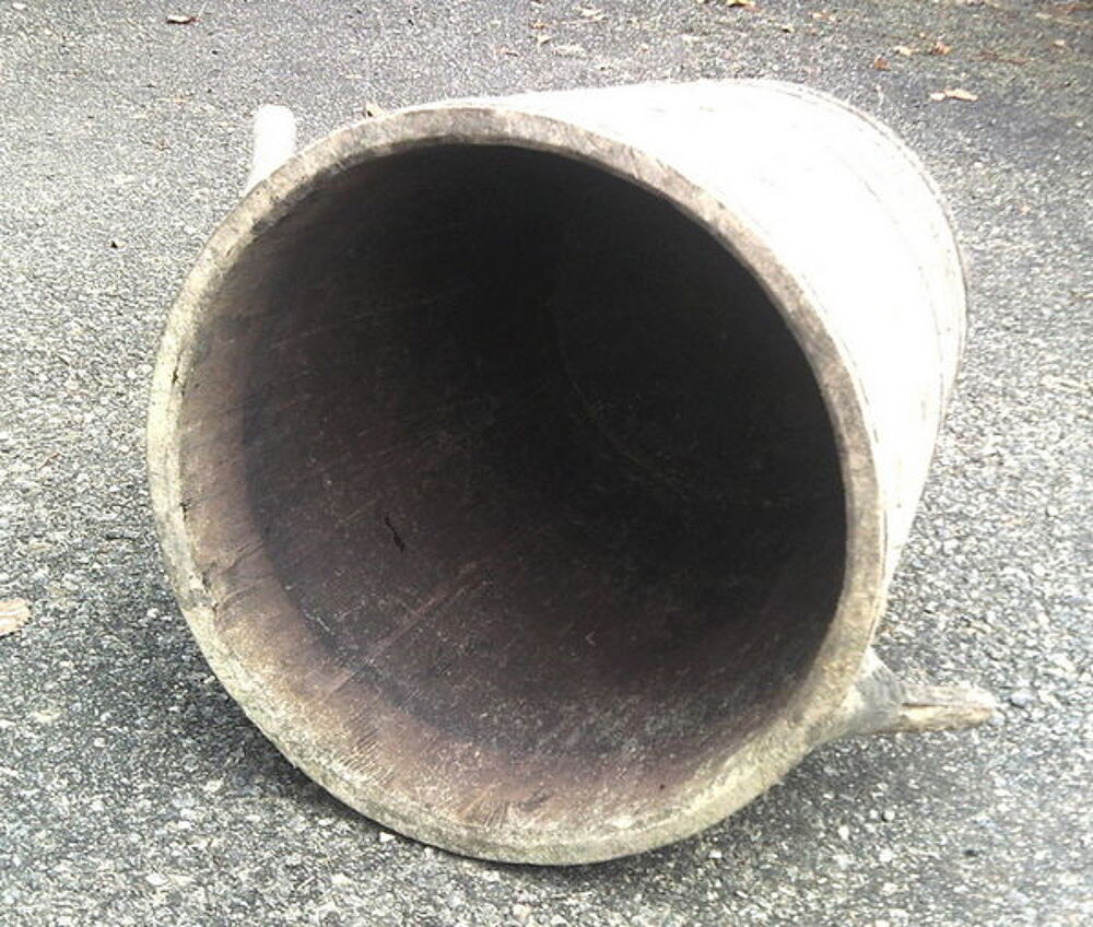 Ancienne comporte pour ange en ch&acirc;taignier Jardin