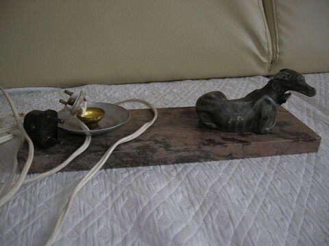 lampe vintage en l'�tat l�vrier couch� sur plaque de marbre 10 Reims (51)