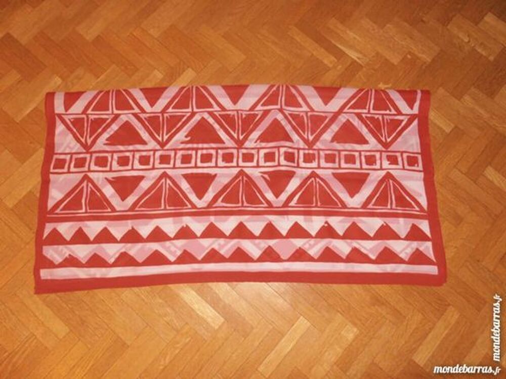 Foulard motifs g&eacute;om&eacute;triques (V3) Bijoux et montres