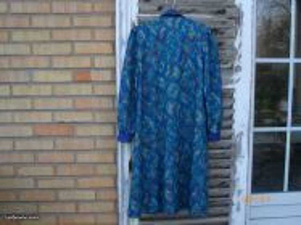 robe de saison &agrave; longues manches tr peu port&eacute;e, T 48, en TBE Vêtements
