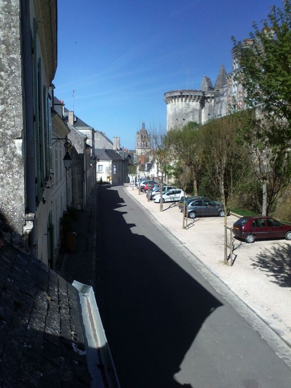 Location Appartement Loches: meublé, calme, prisé. Idéal pour télétravail Loches