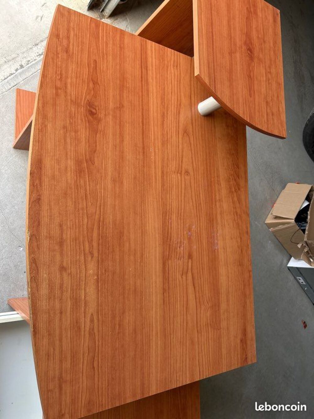 Bureau avec plusieurs rangement Meubles
