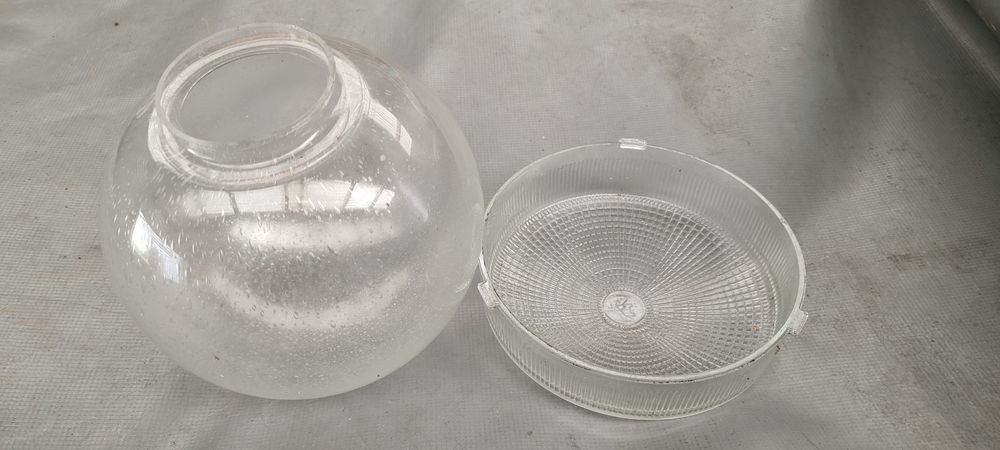 2 globes en verre int&eacute;rieur ou ext&eacute;rieur 
Décoration