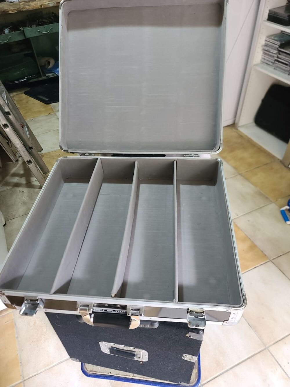 FLIGHT CASE DJ pour transports de CD ou Autre Instruments de musique