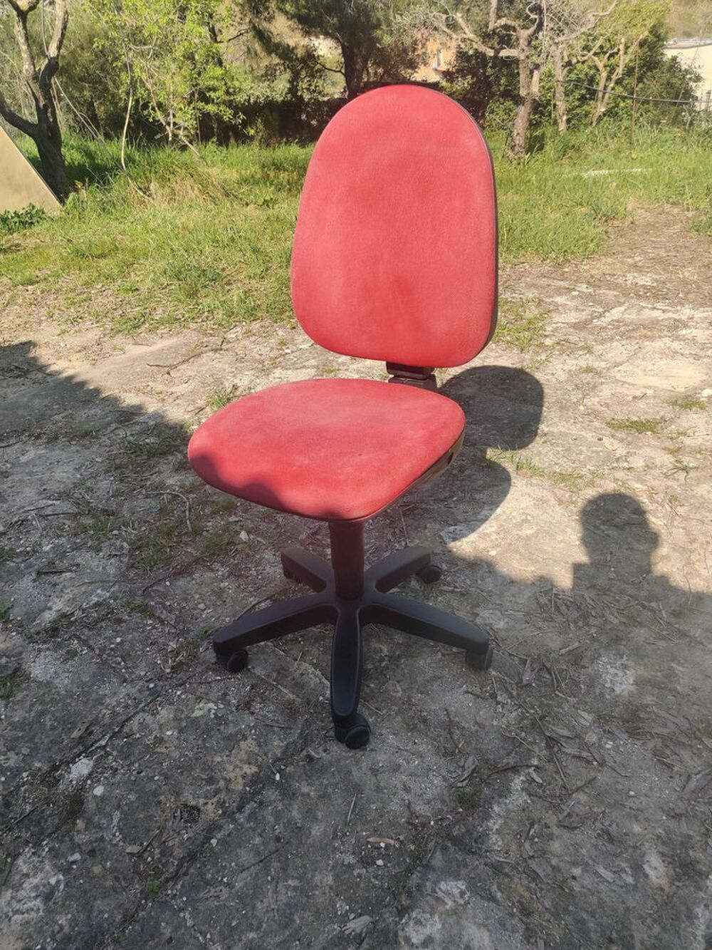 de 2 fauteuils de bureau rouge Meubles