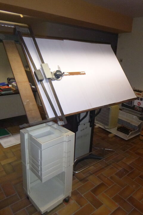 TABLE A DESSIN Lens (62)