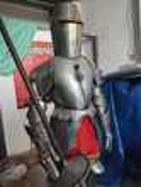 MAGNIFIQUE ARMURE de 1M80 
PRIX 1300E Brocante, salon des antiquaires