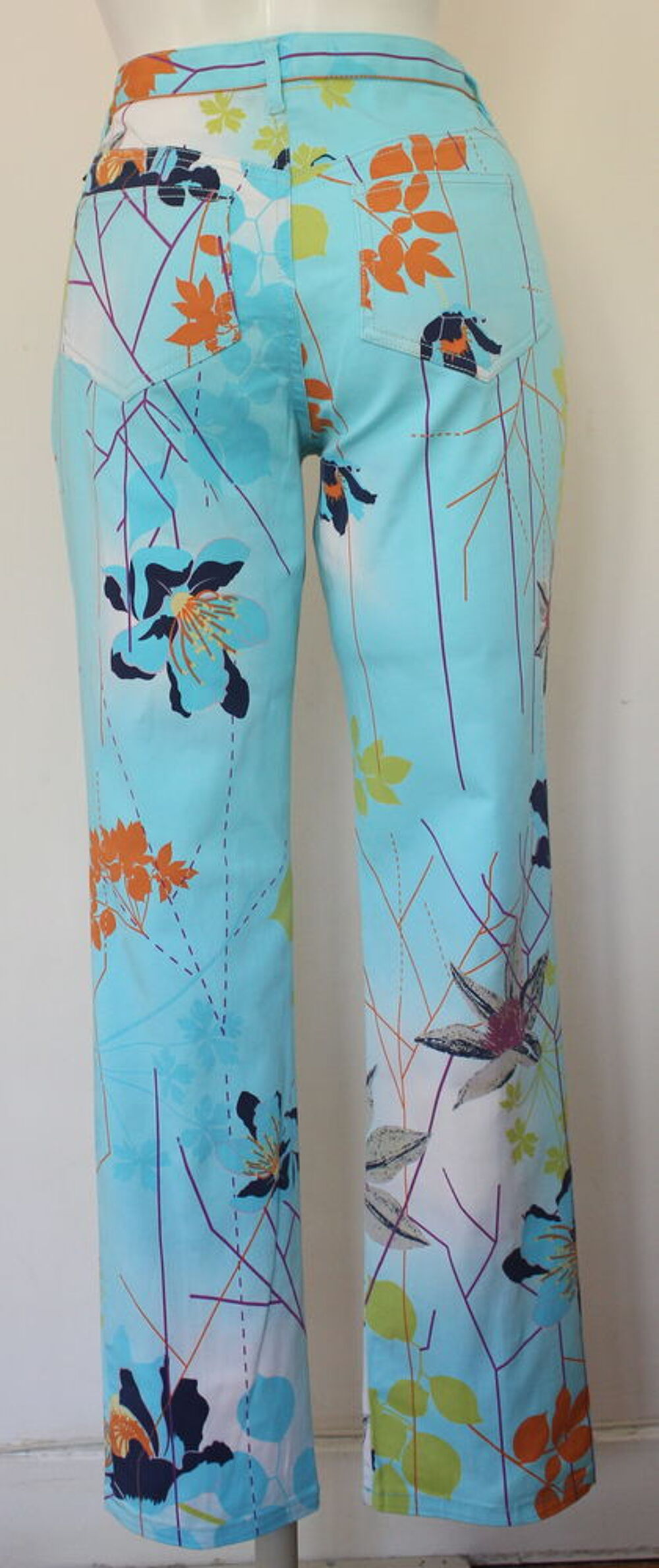 Pantalon floral CHRISTIAN LACROIX 
T.40 Fr Vtements