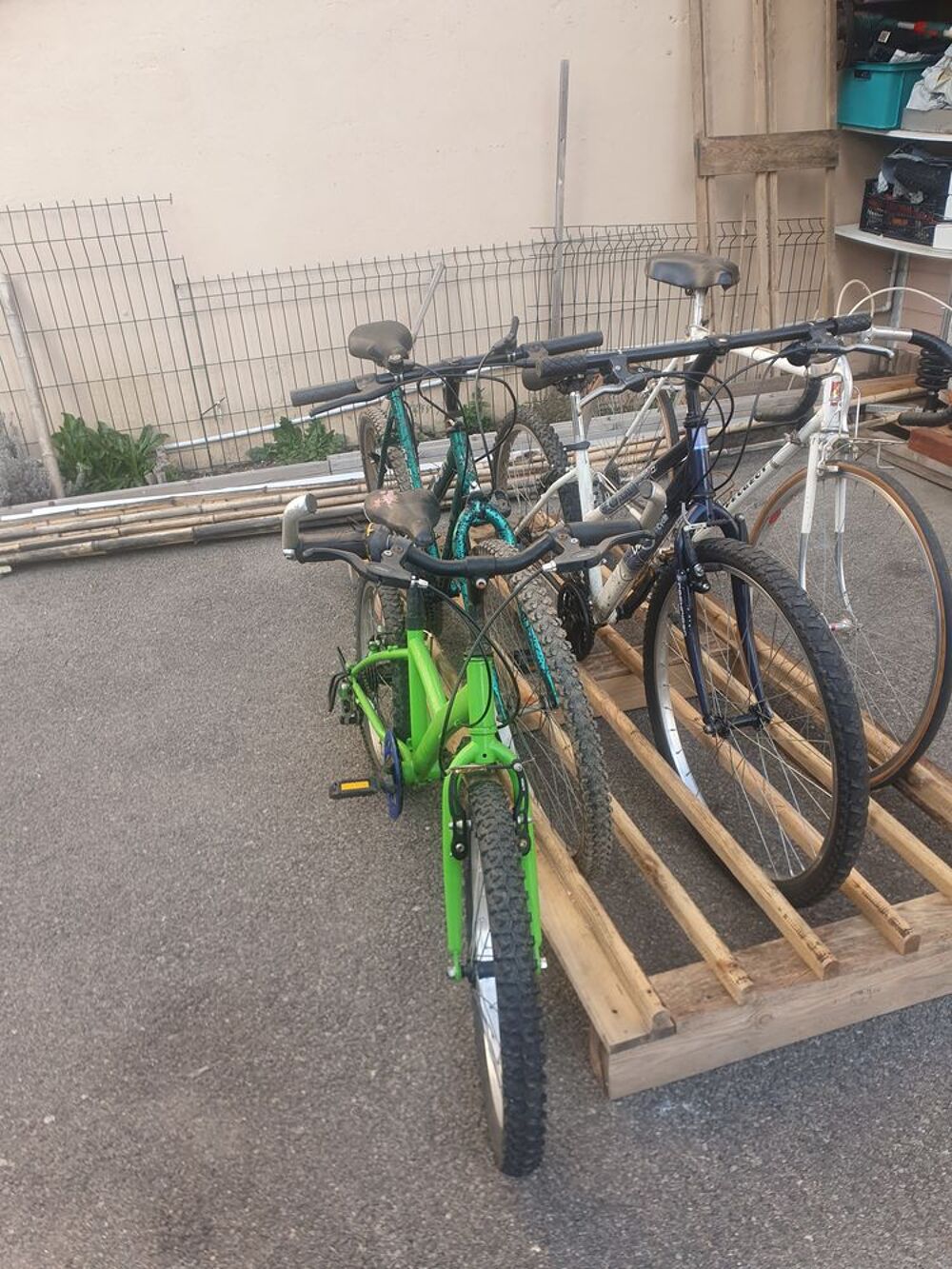 lot de 3 vtt 1 mi course collection ou s&eacute;par&eacute;ment Vélos