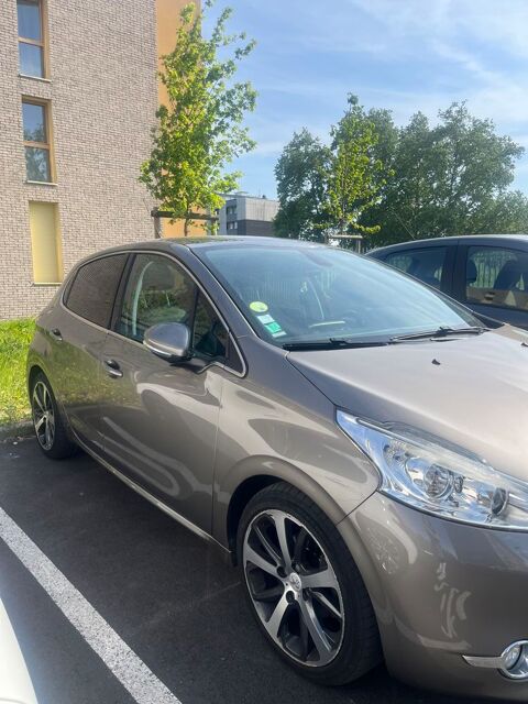 Peugeot 208 1.6 e-HDi 115ch FAP BVM6 Allure 2012 occasion Lille 59000