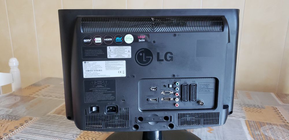 T&eacute;l&eacute;viseur LG 19 pouces 47 cm. Photos/Video/TV