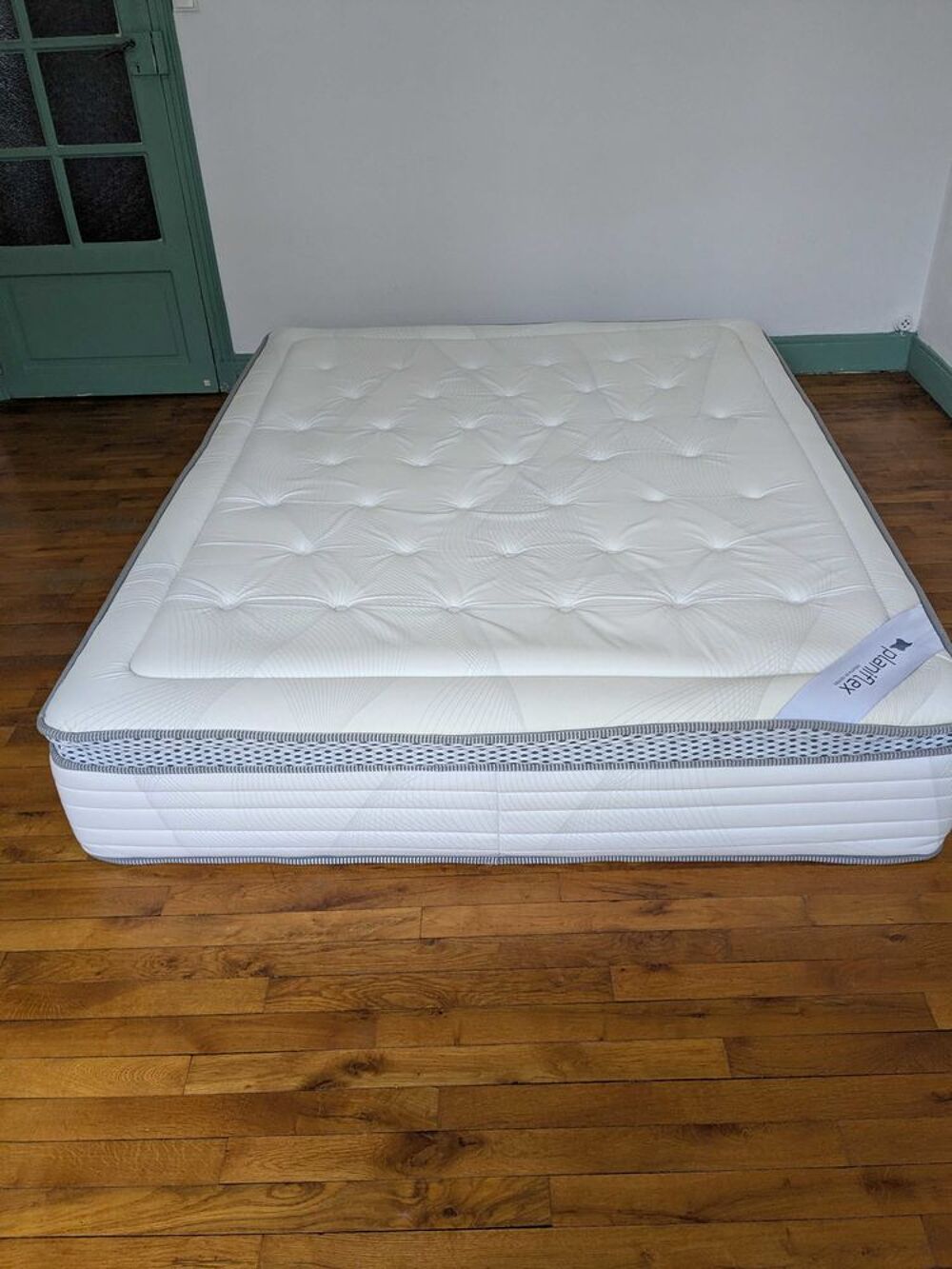 Matelas planiflex 160x 200 cm avec sur-matelas Meubles