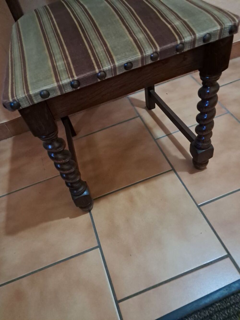 Lot de 6 chaises en ch&ecirc;ne massif style Louis XIII Meubles