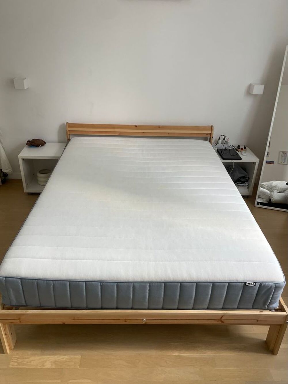 Lit 2 places (sommier + matelas 140x200) Meubles