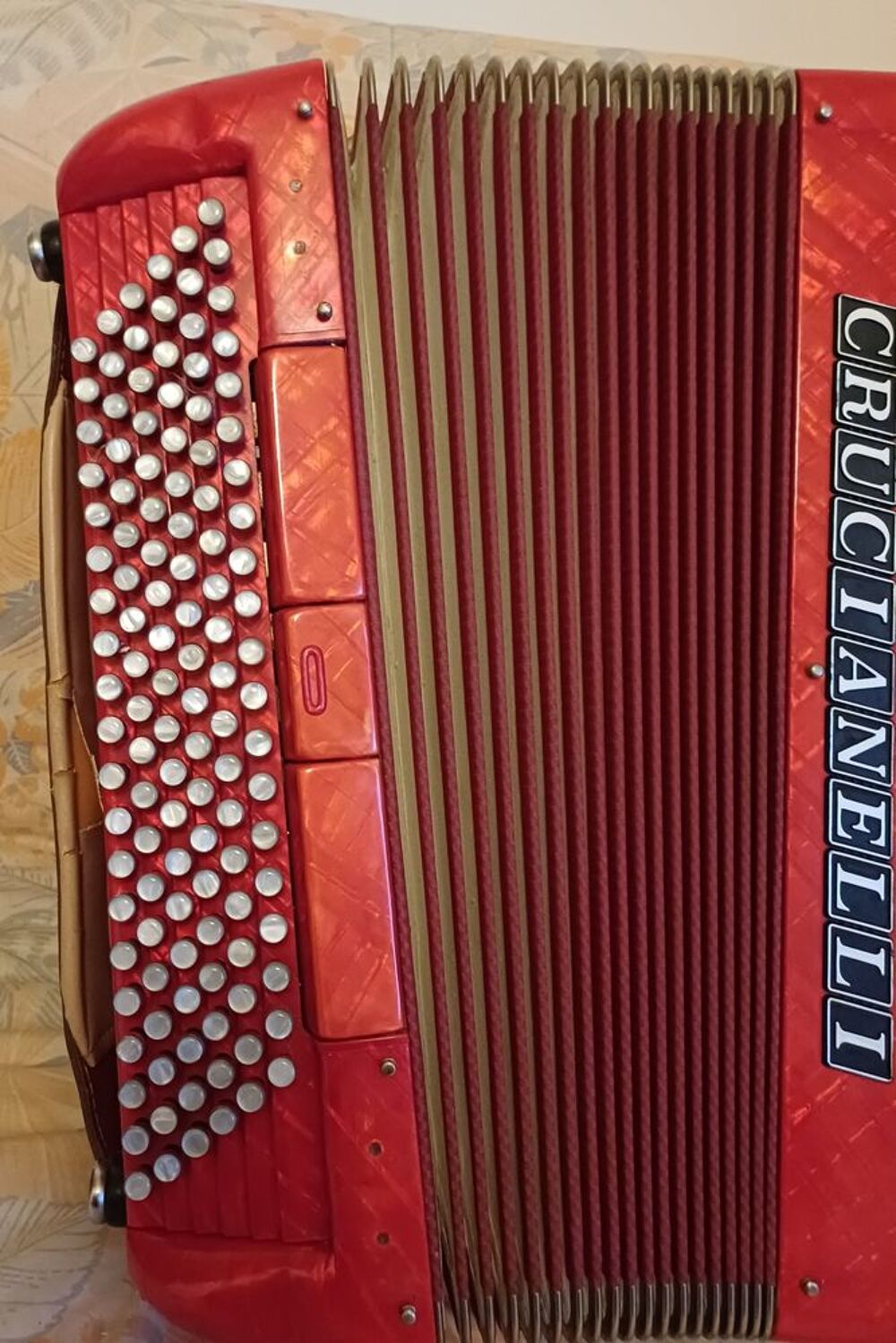 Accord&eacute;on Crucianelli 120 basses TB &eacute;tat et bien accord&eacute; Instruments de musique