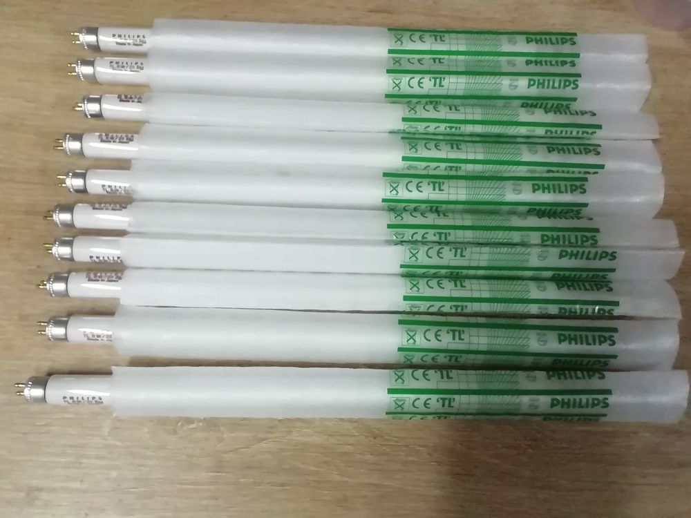 8 mini tube fluo neuf Philips 8w /33. Culot T5, Bricolage