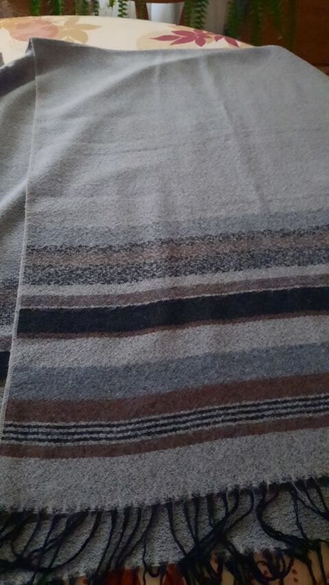 ETOLE PONCHO 30 Sevran (93)