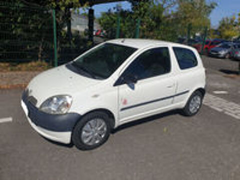 Yaris 1.0i Linea Terra 2002 occasion 44700 Orvault