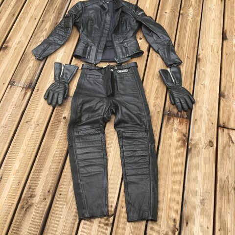 Combi HeinGericke MOTO taille 36, cuir noir, gants taille 8
180 Charleville-Mzires (08)