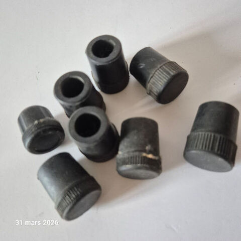 Lot de 9 embouts de canne à pêche ,  ou de tuyau, en caoutch 8 Saumur (49)