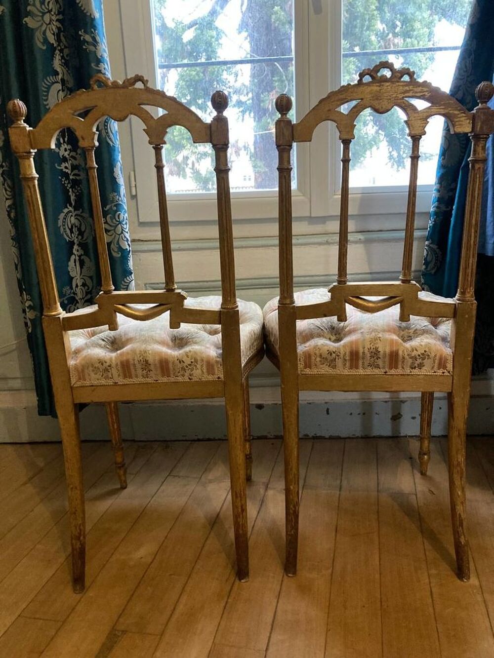 Anciennes chaises (2) de th&eacute;&acirc;tre italien antique Meubles