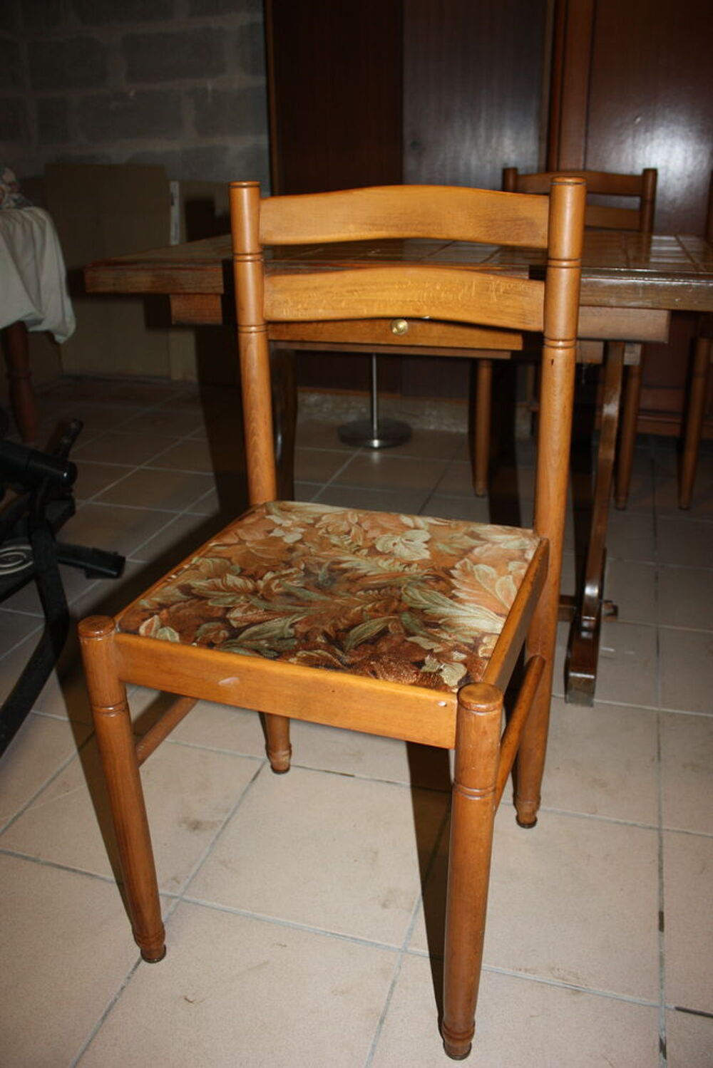 Table de cuisine + 4 chaises Meubles