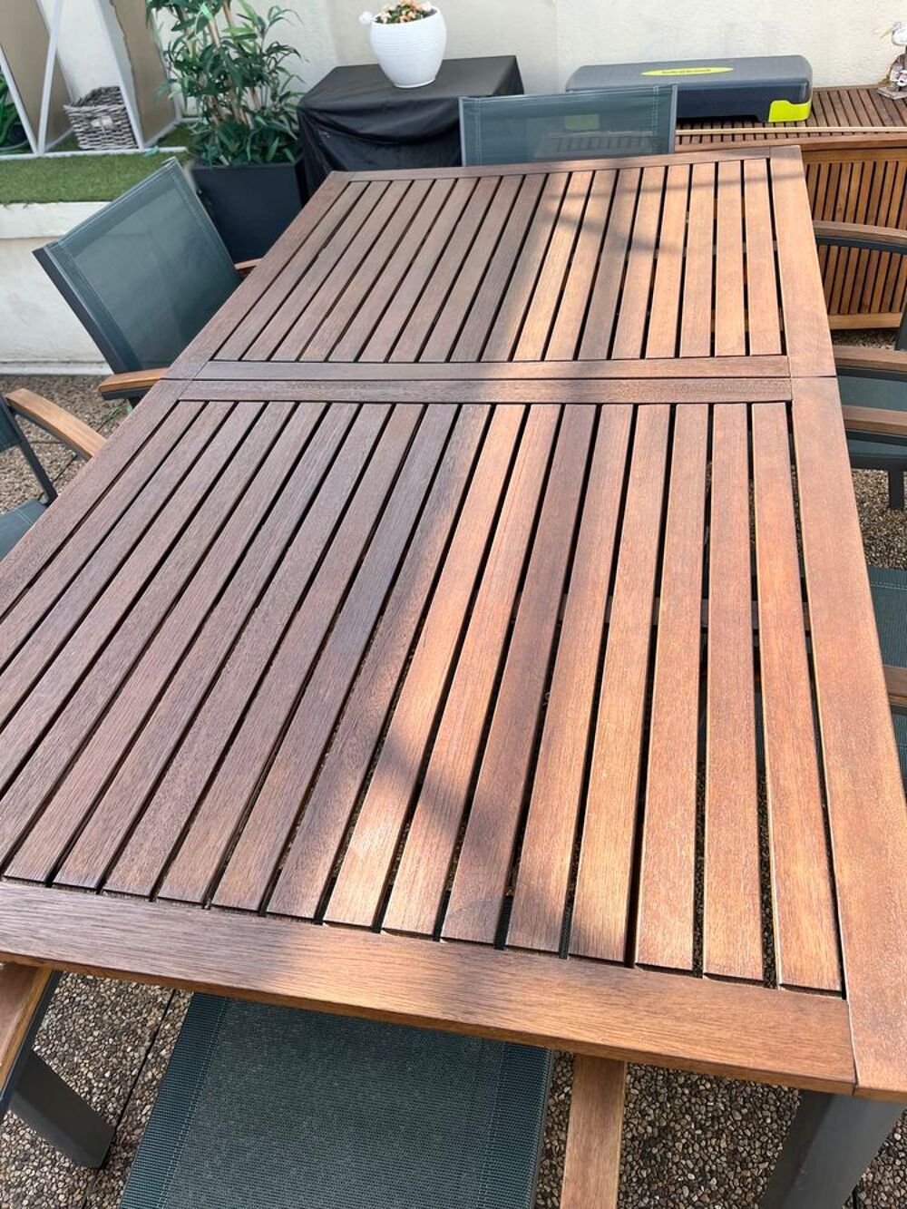 Table de jardin et 6 fauteuils 
Jardin
