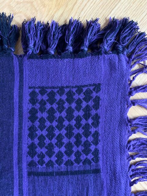 Ch�le carr� � franges, 97x93cm, Mauve-Noir 5 Paris 19 (75)