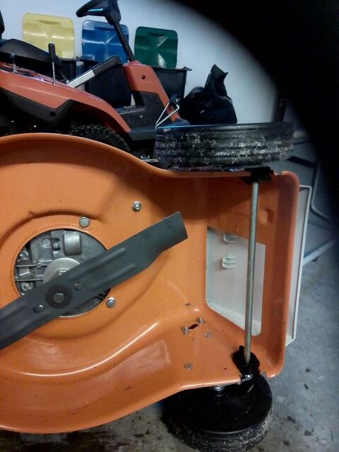 d une tondeuse Stihl pousser 300 Bellevaux (74)