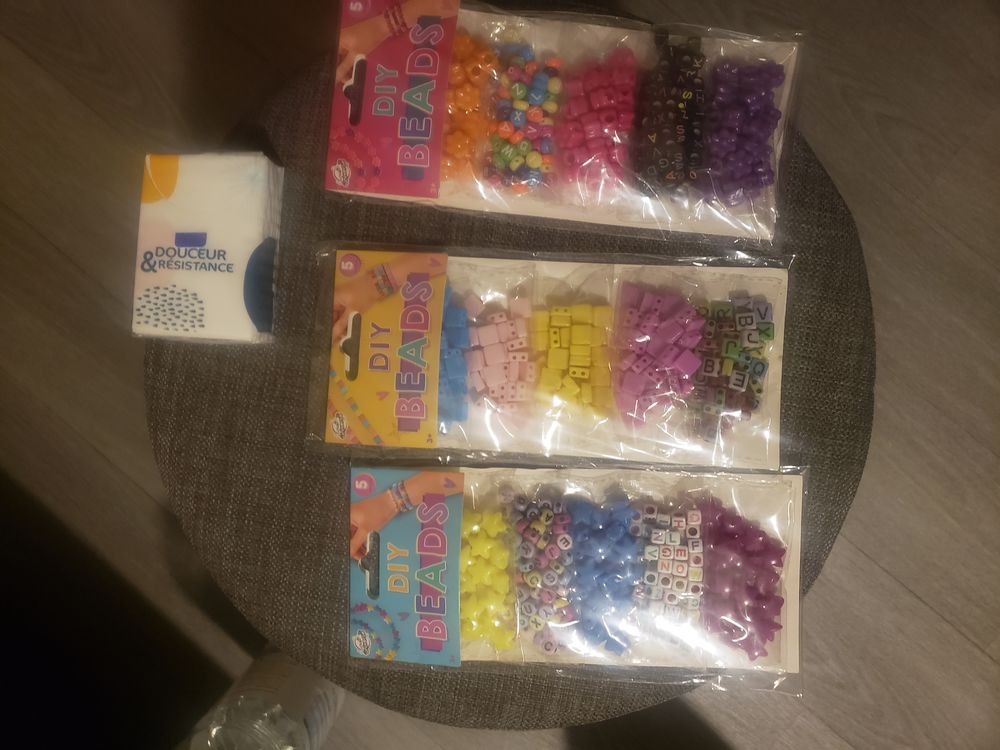 lots de 3 sachets de perles de toutes les couleurs Jeux / jouets