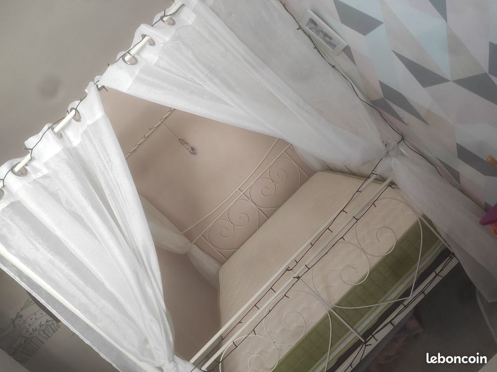 LIT BLANC 140*190 + SOMMIER + POSSIBILITE BALDAQUIN Meubles